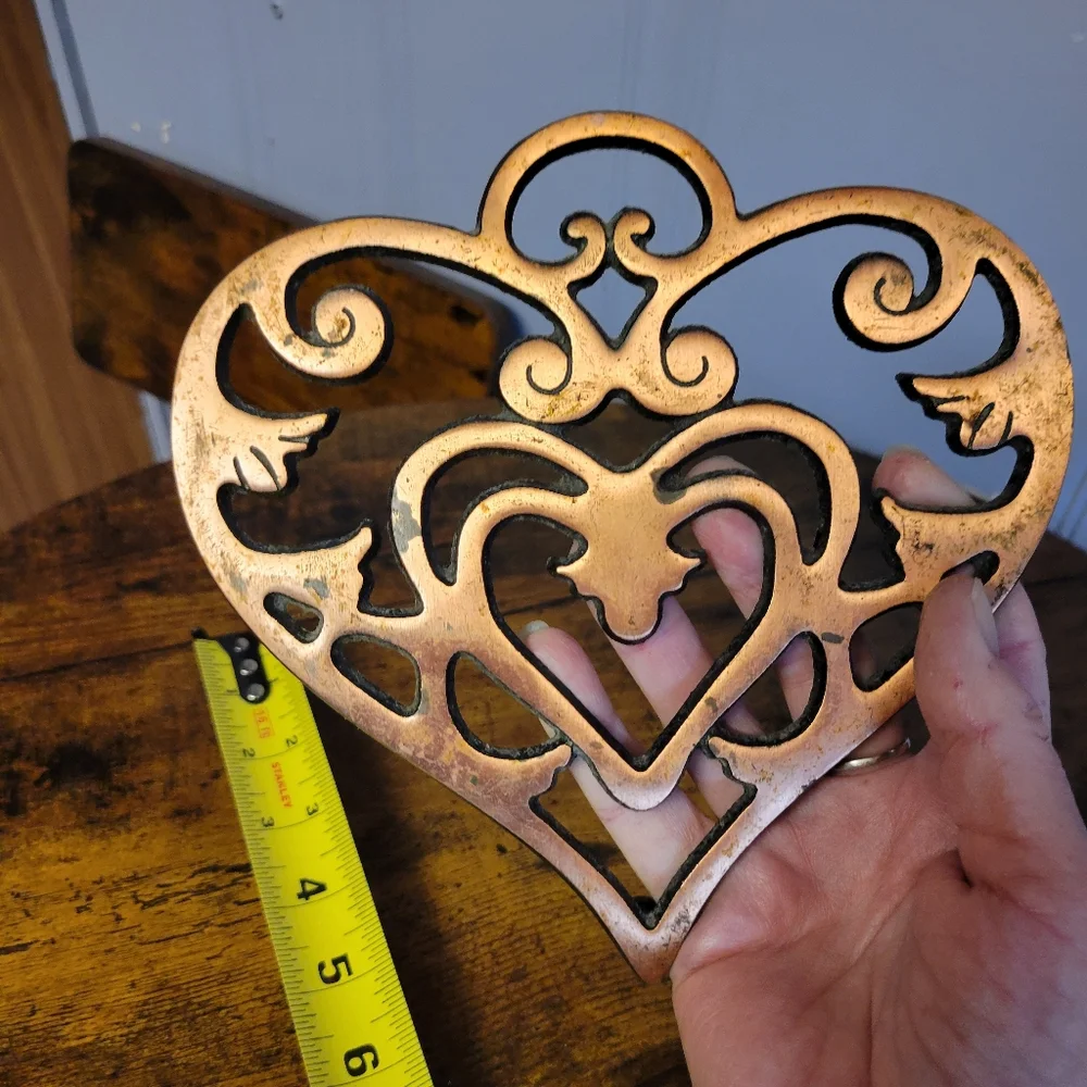 Pampered Chef Round up from the heart cast iron &copper trivet - Picture 1 of 9